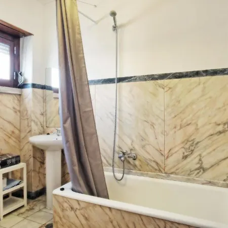 Apartment Fuer 20 Personen In Lissabon, Regio De Costa De *