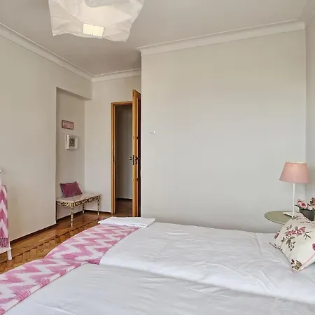 Apartment Fuer 20 Personen In Lissabon, Regio De Costa De Lisbon