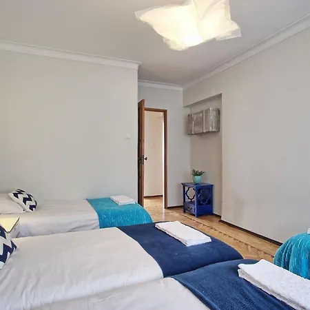 Appartement Fuer 20 Personen In Lissabon, Regio De Costa De